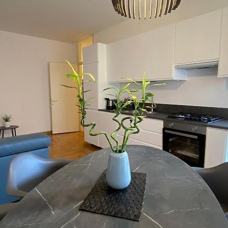 The Little Duck - Modern Apartment With Balcony Côme Esterno foto