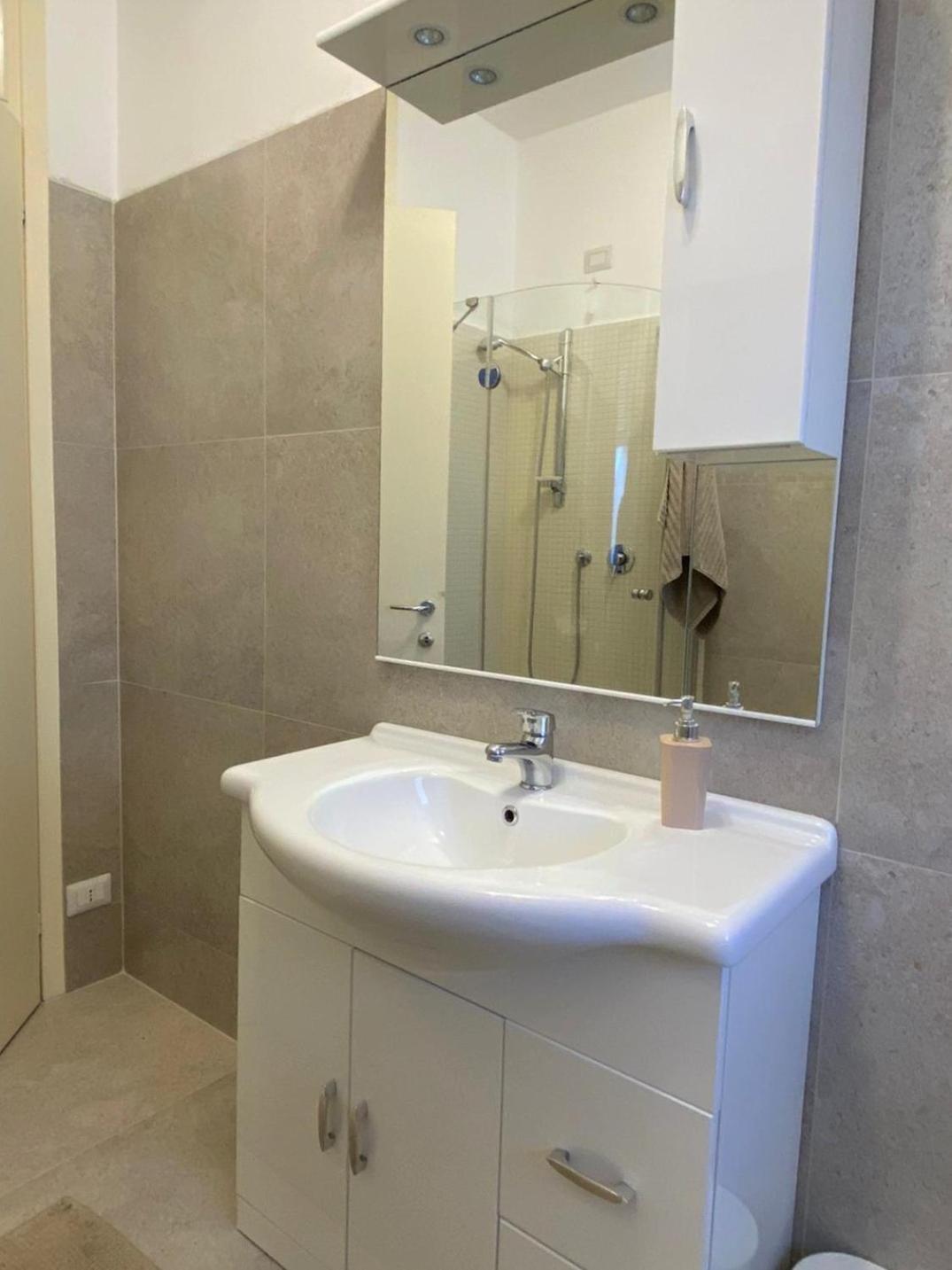 The Little Duck - Modern Apartment With Balcony Côme Esterno foto
