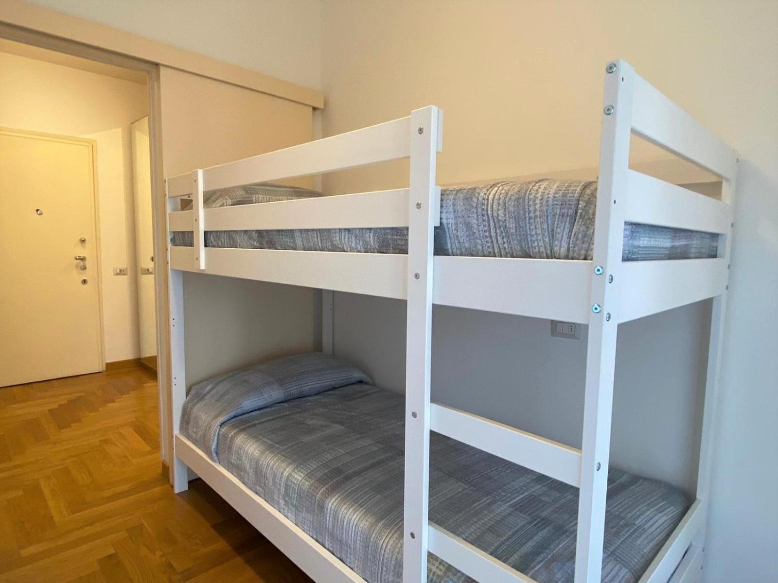 The Little Duck - Modern Apartment With Balcony Côme Esterno foto