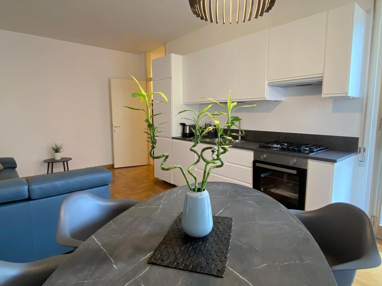 The Little Duck - Modern Apartment With Balcony Côme Esterno foto