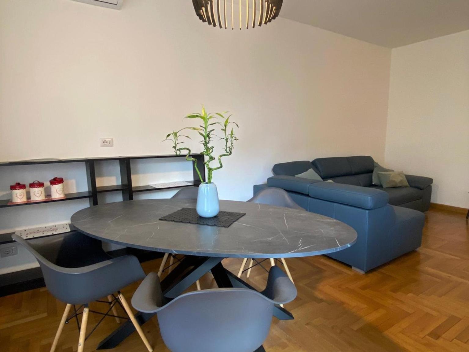 The Little Duck - Modern Apartment With Balcony Côme Esterno foto