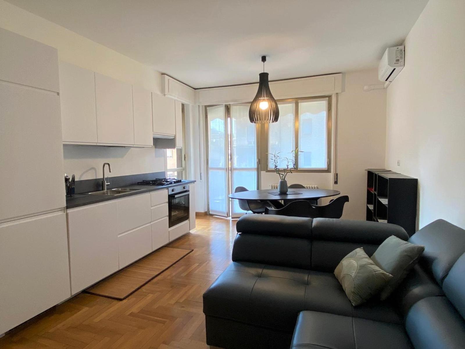 The Little Duck - Modern Apartment With Balcony Côme Esterno foto