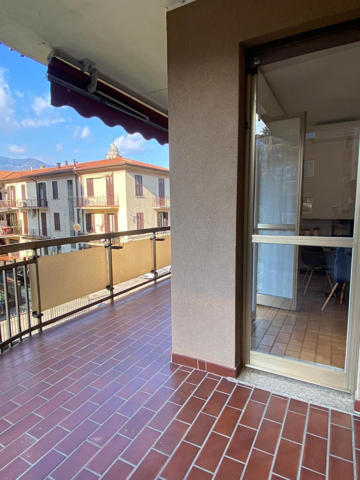The Little Duck - Modern Apartment With Balcony Côme Esterno foto